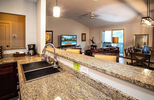 St. Augustine Condo | King Bed- SS Appliances- Balcony- Top floor w/wood floors- near beach