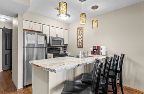 Notch Estates Condo | KING BEDS!~Hiding Place~WALK IN UNIT~BOAT PARKING🎡1 Mile from SDC🎢Free WIFI