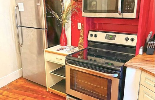 Coshocton Apartment | King Charlie's Place in Historic Roscoe Village