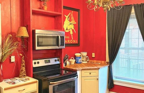 Coshocton Apartment | King Charlie's Place in Historic Roscoe Village