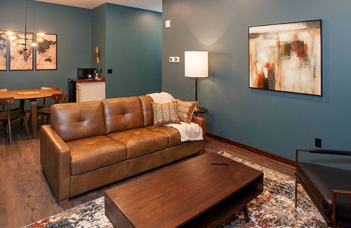 Downtown - Waterfront Apartment | King Hotel Suite - Downtown Duluth, MN