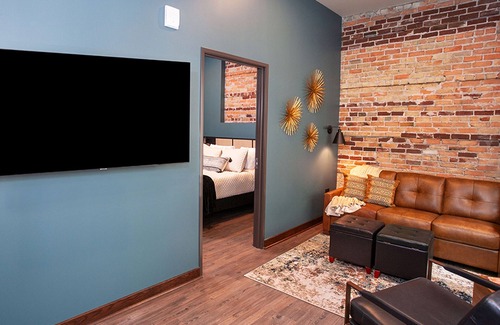 Downtown - Waterfront Apartment | King Hotel Suite - Downtown Duluth, MN