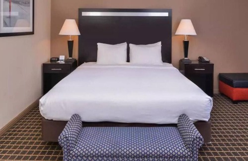 South San Francisco Hotel | King Room at Hotel Nova SFO By FairBridge