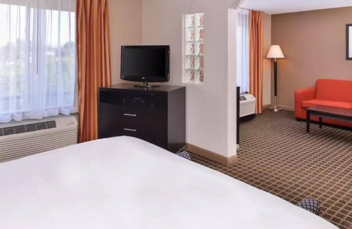South San Francisco Hotel | King Room at Hotel Nova SFO By FairBridge