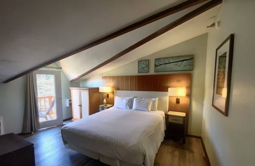 Mount Charleston Hotel | King Room at The Retreat on Charleston Peak – All-Season Mountain Escape