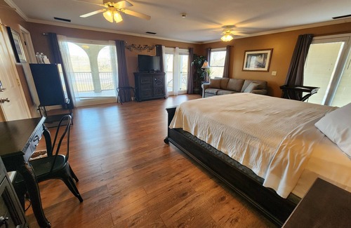 Lookout Valley Neighborhood Association Cabin | King Room with Sofa Bed and Balcony with River Views