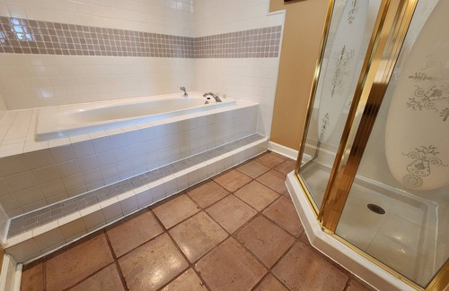 Lookout Valley Neighborhood Association Cabin | King Room with Sofa Bed and Balcony with River Views