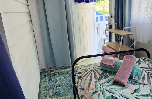 Mount Morgan Bed & Breakfast | King Single plus 3 Singles in Meyenburg House with shared bathroom & kitchen