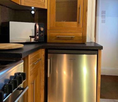 Newark Apartment | King-size bed en- suit, Luxury refurbished home