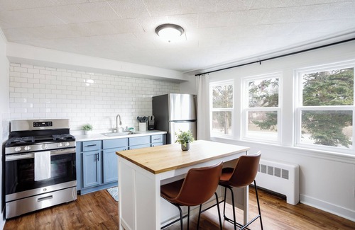 Lockport Apartment | King Size Bed, Work Desk, Near Hwy, Laundry Room Access, Nearby Parking