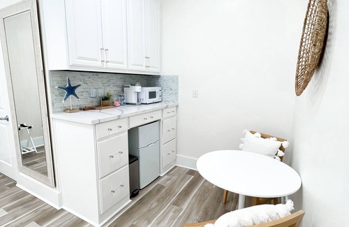 Biloxi Apartment | King Size Suite located in Downtown Ocean Springs