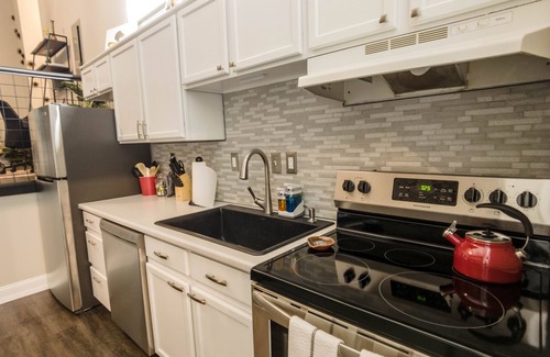 Downtown Lafayette Historic District Condo | King Sized - Heart of Downtown Lafayette