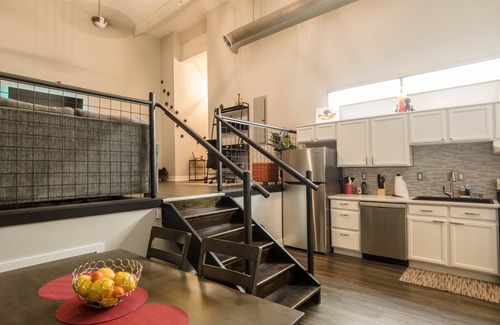 Downtown Lafayette Historic District Condo | King Sized - Heart of Downtown Lafayette