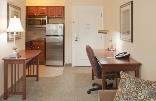 Lafayette Apartment | King Studio. 5 Miles from Purdue University. Free Breakfast. Pool.