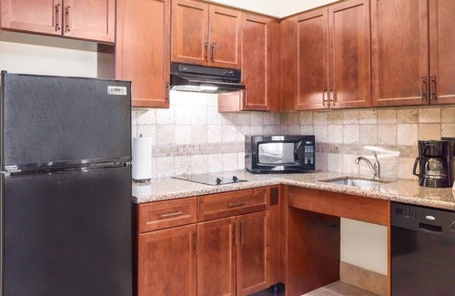 Biggs Field Apartment | King Studio | Free Breakfast Buffet. Pool & Hot Tub Access.
