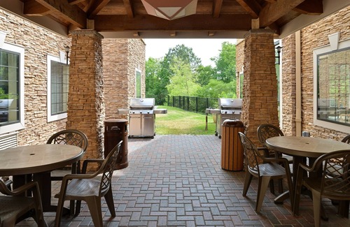 Chesapeake Condo | King Suite. Free Breakfast. Indoor Pool & Hot Tub. Great for Business Travelers!