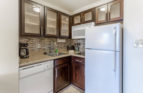 Davenport Condo | King Suite | Free Breakfast, Indoor Pool
