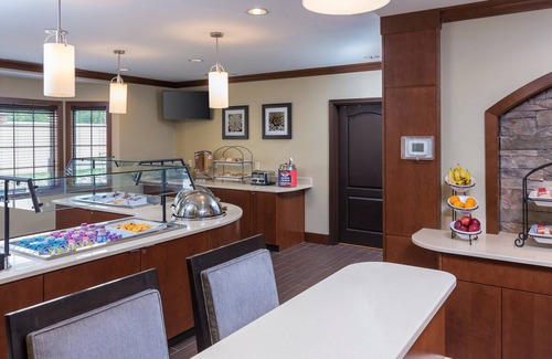 Canton Condo | King Suite. Free Breakfast Buffet. Pool & Hot Tub Access.