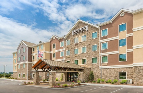 Canton Condo | King Suite. Free Breakfast Buffet. Pool & Hot Tub Access.