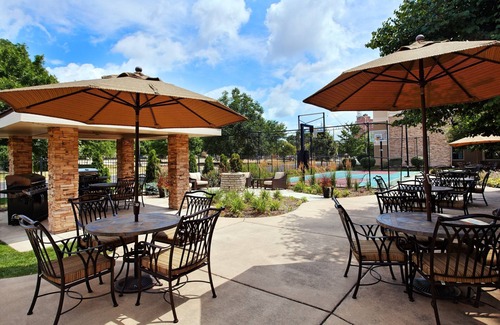 Peoria Condo | King Suite. Free Breakfast. Pool & Hot Tub. Great for Business Travelers!
