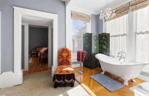 Anderson House | King Suite in Historic District, Downtown Stay