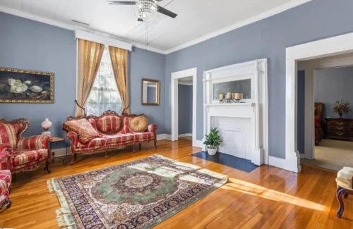 Anderson House | King Suite in Historic District, Downtown Stay