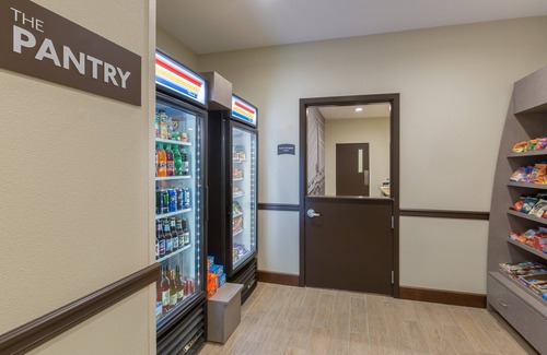 Fremont Apartment | King Suite Near Downtown | Breakfast + Pool Access!