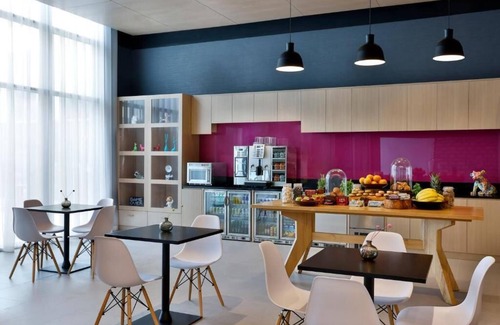 Garhoud House | King Suite Near DXB Airport By Luxury Bookings