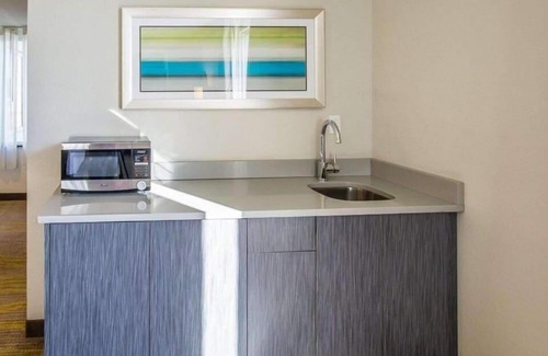 Miami Springs Apartment | King Suite Near Royal Movers Miami Broward