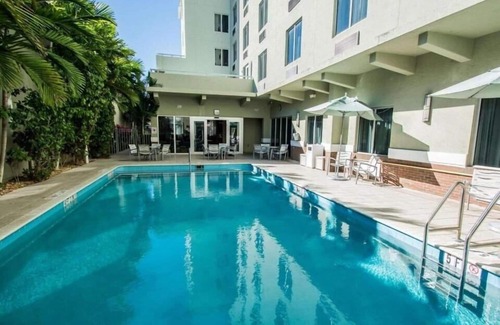 Miami Springs Apartment | King Suite Near Royal Movers Miami Broward