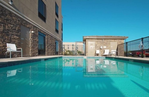 North Las Vegas Apartment | King Suite Near Knight Transportation LAS