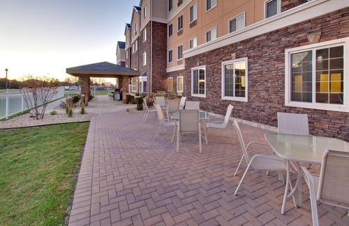 Rockford Apartment | King Suite. Pool. Free Breakfast. Great for Business Travelers!