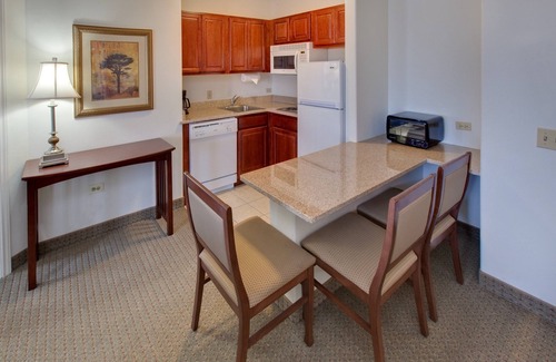 Rockford Condo | King Suite. Pool. Free Breakfast. Near Midway Village Museum!