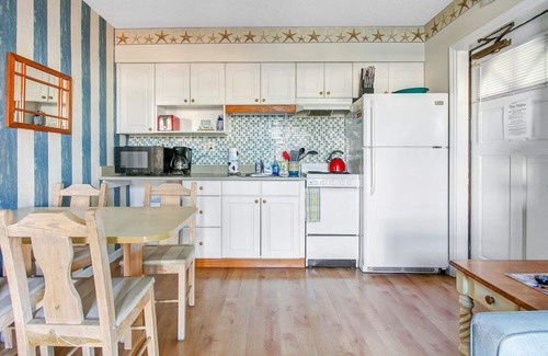 Bay Esplanade Condo | King Suite with bath