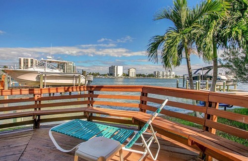 Bay Esplanade Condo | King Suite with bath