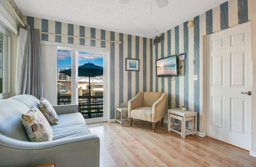 Bay Esplanade Condo | King Suite with bath