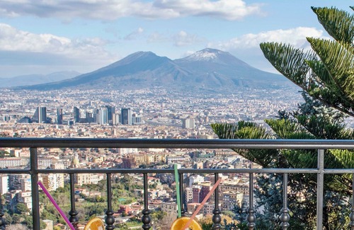 Arenella Apartment | King Suite with Panoramic Jacuzzi, Terrace, Kitchen, and 2 Bedrooms