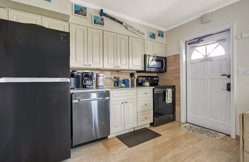 Bay Esplanade Condo | King Suite with water view