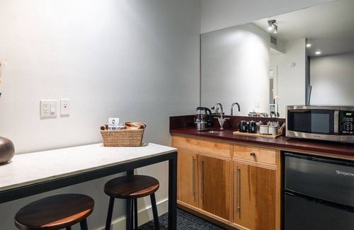 Truckee Hotel | King + Twin Sleeper + Full, Gravity Haus, Garden, Mountain Adventures - 2 Units