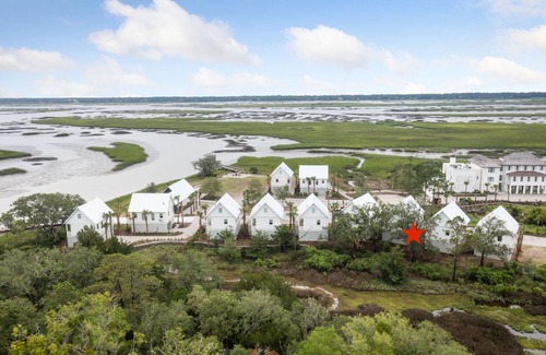 Johns Island House | “Kingfisher” (3029 Southerly Way) 2 person creekside bungalow at Kiawah River