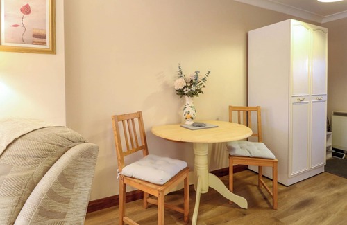 Wattisfield Cottage | KINGFISHER, pet friendly, with a garden in Rickinghall