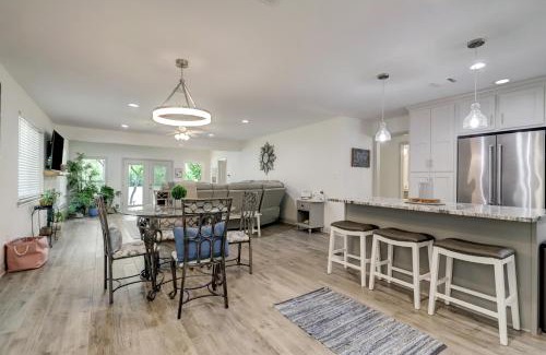 Kingwood House | Kingwood Cottage - 10 mins from IAH - Lake Front