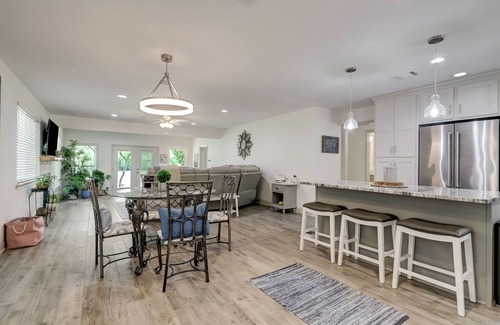 Kingwood Cottage | Kingwood Cove Cottage - 10 mins from IAH - Water Front