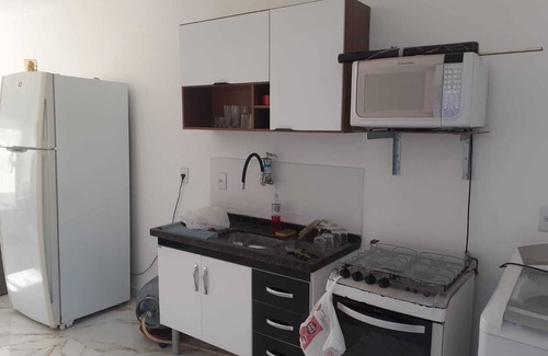 Bairro das Laranjeiras Apartment | Kitnet Branca, Pertinho da Praia e com Muita paz e Sôssego. Vem Conferir