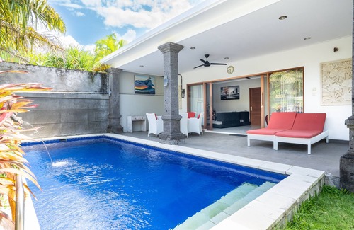 Legian Villa | KL3006, 3 Bedroom en-closed living room, Villa walk to Beach Legian