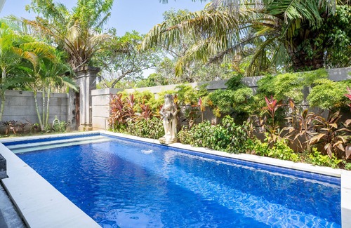 Legian Villa | KL3006, 3 Bedroom en-closed living room, Villa walk to Beach Legian