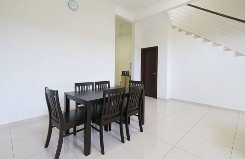 Taman Mahajaya House | KL8, Titanic Home for Gigantic Group