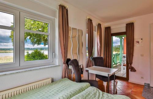 Neuensien Apartment | Kleines Apartment mit traumhaftem Seeblick, Ferienpark Seedorf Zeesenhaus Nr 4