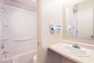Grand Forks Hotel | Knights Inn and Suites - Grand Forks