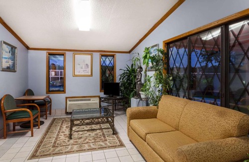 Seven Oaks Hotel | Knights Inn - Columbia